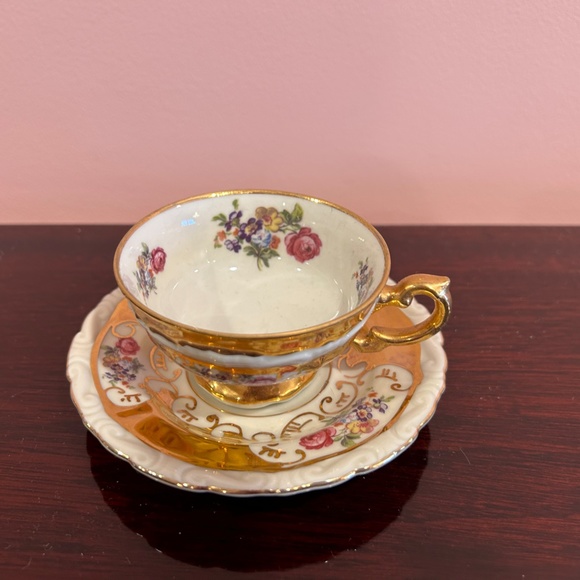 Vintage Johann Seltmann Vohenstrauss Bavaria Germany Cup and Saucer Set - Picture 4 of 7